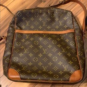 LOUIS VUITTON LARGE DANUBE
